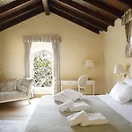 Siora Vittoria Boutique Corfu (city)