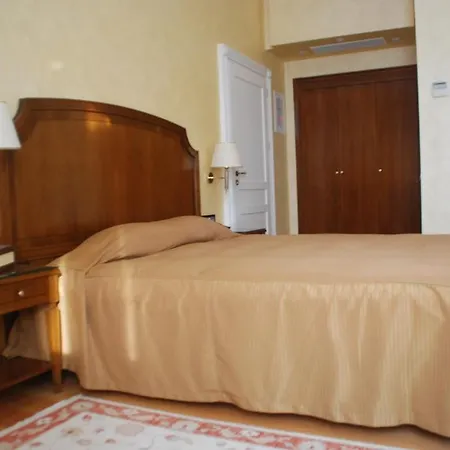 מלון Siora Vittoria Boutique 4*